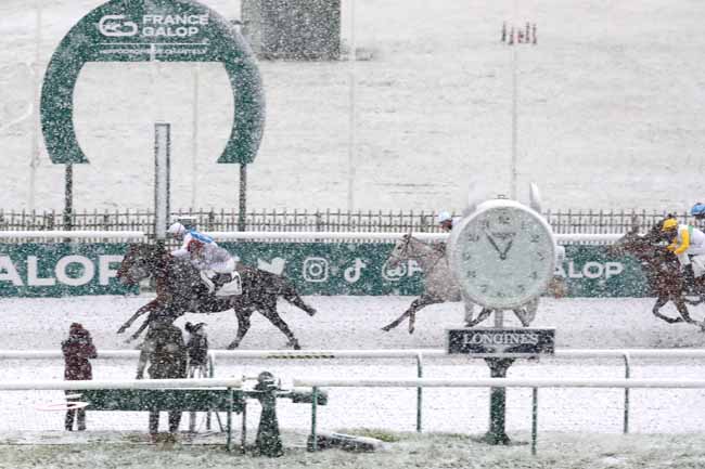 Photo d'arrivée de la course pmu PRIX DE L'OAK TREE à CHANTILLY le Jeudi 21 novembre 2024