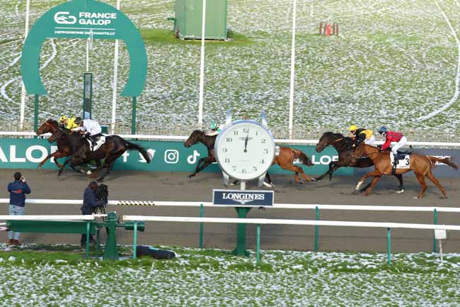 Photo d'arrivée de la course pmu PRIX DU PAYS D'YVELINES à CHANTILLY le Vendredi 22 novembre 2024