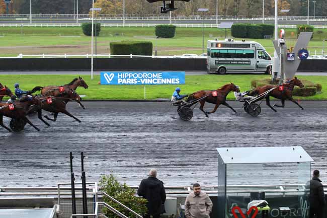 Photo d'arrivée de la course pmu PRIX D'HENNEBONT à PARIS-VINCENNES le Lundi 25 novembre 2024