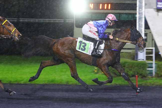 Photo d'arrivée de la course pmu PRIX DU TOUQUET à PARIS-VINCENNES le Mercredi 27 novembre 2024