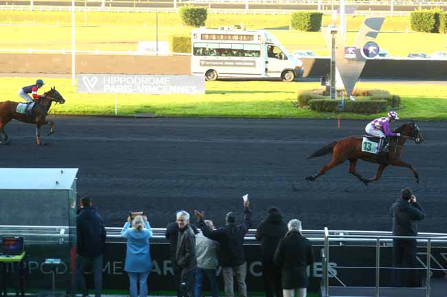 Photo d'arrivée de la course pmu PRIX DE GENSAC à PARIS-VINCENNES le Jeudi 28 novembre 2024
