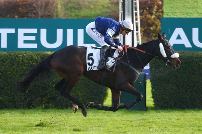 Photo d'arrivée de la course pmu PRIX LE PONTET à AUTEUIL le Samedi 30 novembre 2024