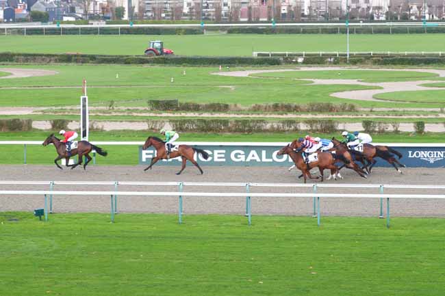 Photo d'arrivée de la course pmu PRIX DU GRAND CHESNAY à DEAUVILLE le Mardi 3 décembre 2024