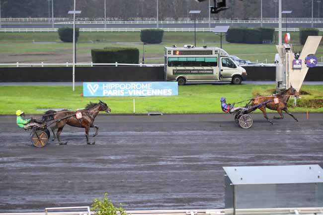 Photo d'arrivée de la course pmu PRIX DE MURAT à PARIS-VINCENNES le Jeudi 5 décembre 2024
