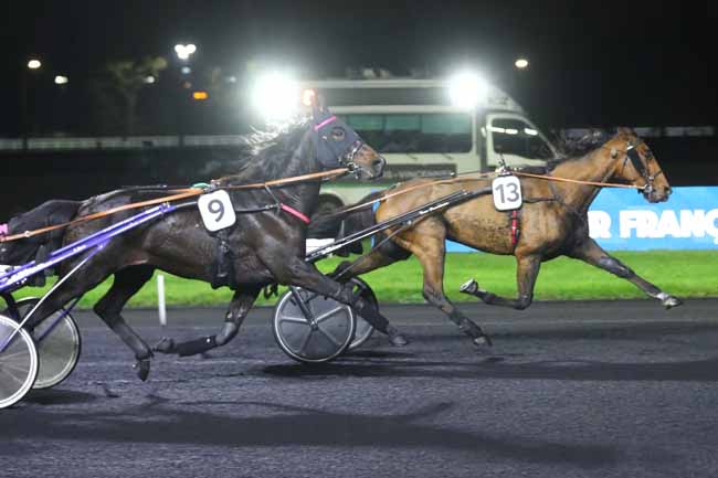 Photo d'arrivée de la course pmu PRIX CALLIOPE à PARIS-VINCENNES le Vendredi 6 décembre 2024