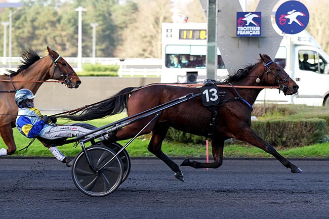 Photo d'arrivée de la course pmu PRIX DE LAON à PARIS-VINCENNES le Samedi 7 décembre 2024