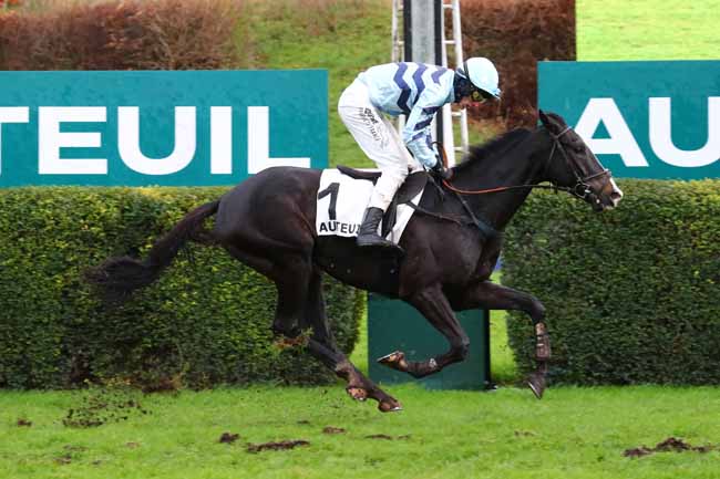 Photo d'arrivée de la course pmu PRIX MORGEX à AUTEUIL le Dimanche 8 décembre 2024