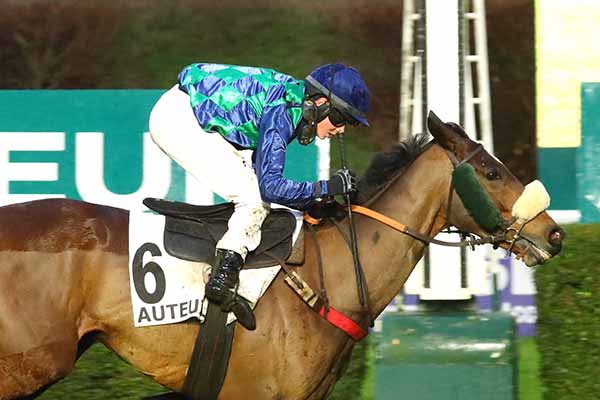 Photo d'arrivée de la course pmu PRIX JEAN LAUMAIN à AUTEUIL le Dimanche 8 décembre 2024