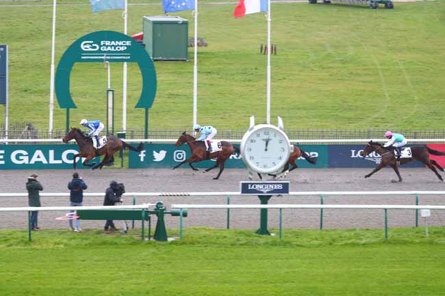 Photo d'arrivée de la course pmu PRIX DU PORCHENE à CHANTILLY le Mardi 10 décembre 2024