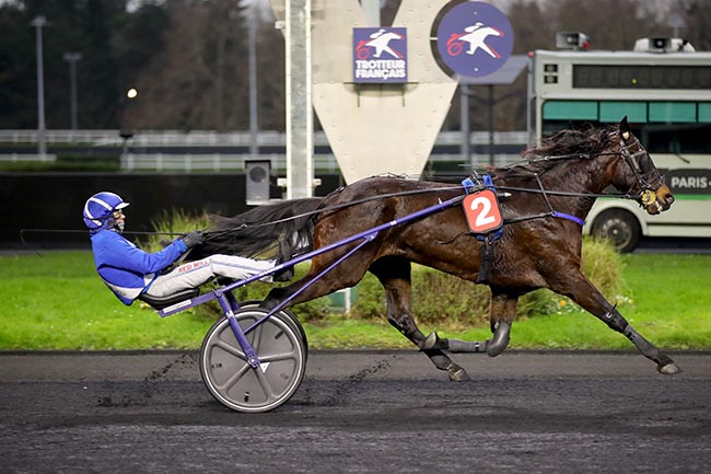 Photo d'arrivée de la course pmu PRIX POITOU-CHARENTES à PARIS-VINCENNES le Mercredi 11 décembre 2024