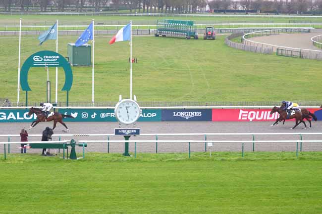 Photo d'arrivée de la course pmu PRIX DU VAL PROFOND à CHANTILLY le Jeudi 12 décembre 2024
