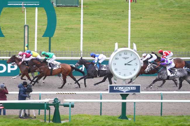 Photo d'arrivée de la course pmu PRIX D'EPSOM à CHANTILLY le Jeudi 12 décembre 2024