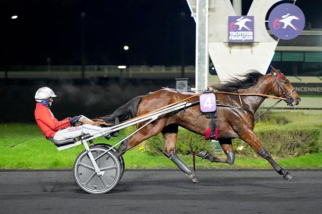 Photo d'arrivée de la course pmu PRIX DES ALISIERS à PARIS-VINCENNES le Jeudi 12 décembre 2024