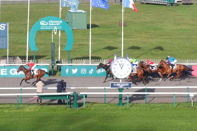 Photo d'arrivée de la course pmu PRIX KANDY à CHANTILLY le Vendredi 20 décembre 2024