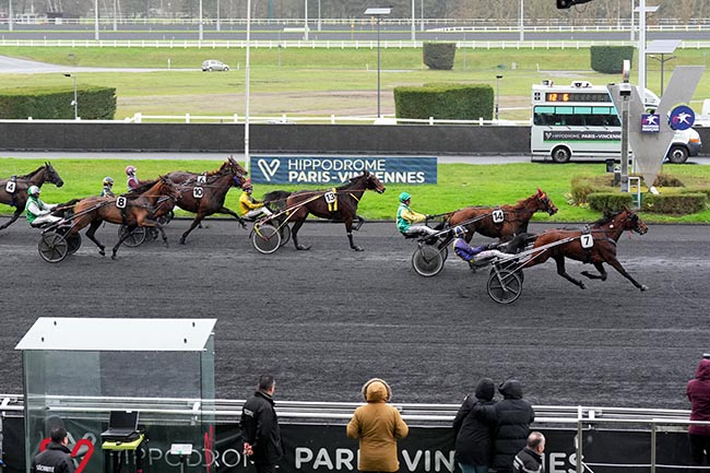 Photo d'arrivée de la course pmu PRIX DE CONCHES à PARIS-VINCENNES le Samedi 21 décembre 2024