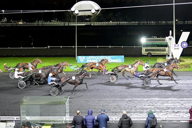 Photo d'arrivée de la course pmu PRIX DE PIERREFONDS à PARIS-VINCENNES le Samedi 21 décembre 2024