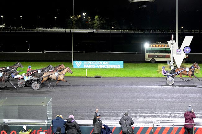Photo d'arrivée de la course pmu PRIX DE MORGAT à PARIS-VINCENNES le Dimanche 22 décembre 2024