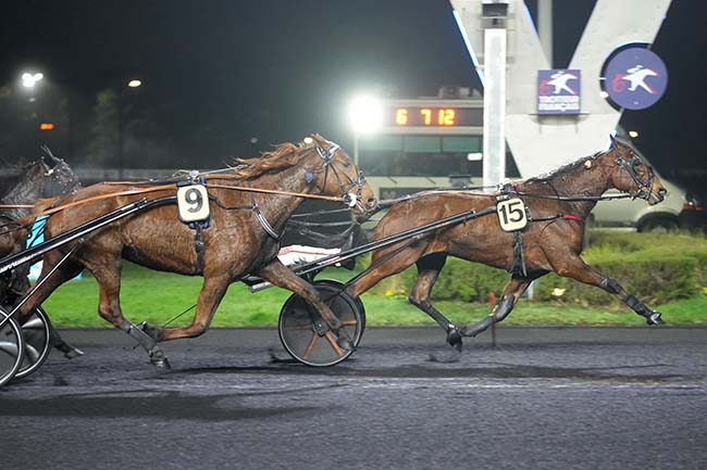 Photo d'arrivée de la course pmu PRIX DE CHATEL-CENSOIR à PARIS-VINCENNES le Mardi 24 décembre 2024