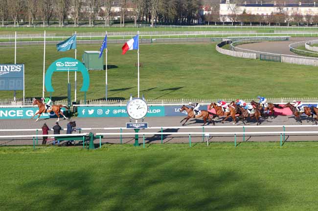 Photo d'arrivée de la course pmu PRIX DU MONUMENT AUX INFIRMIERES à CHANTILLY le Jeudi 26 décembre 2024