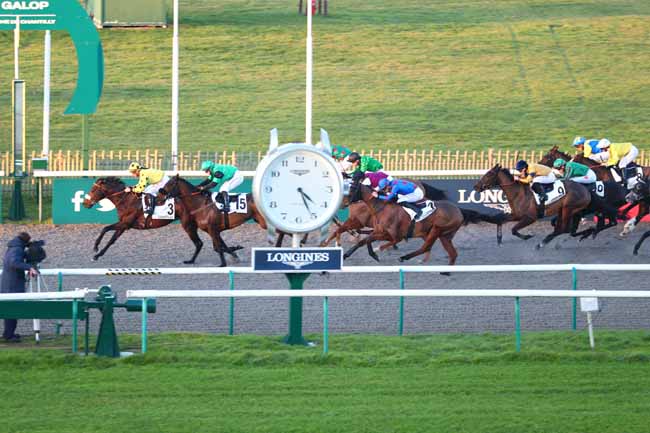 Photo d'arrivée de la course pmu PRIX DU CHATEAU DE PIERREFONDS à CHANTILLY le Jeudi 26 décembre 2024
