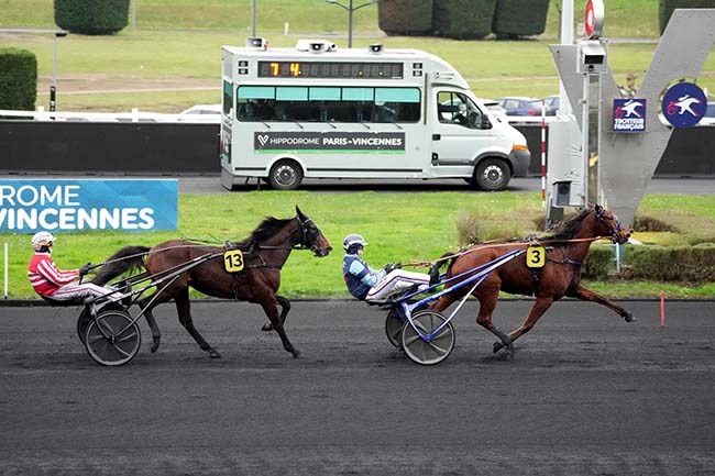 Photo d'arrivée de la course pmu PRIX DE CALVISSON à PARIS-VINCENNES le Mardi 31 décembre 2024