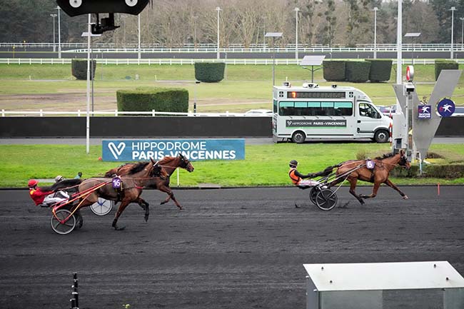 Photo d'arrivée de la course pmu PRIX DU GARD à PARIS-VINCENNES le Mardi 31 décembre 2024