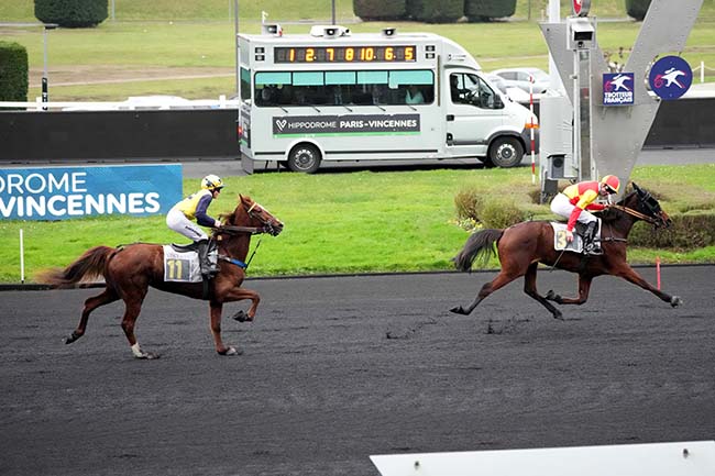 Photo d'arrivée de la course pmu PRIX DE THOISSEY à PARIS-VINCENNES le Mercredi 1 janvier 2025