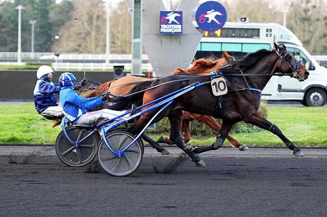 Photo d'arrivée de la course pmu PRIX DE FRANCHEVILLE-LA BARRE à PARIS-VINCENNES le Vendredi 10 janvier 2025