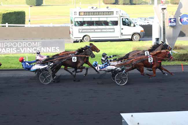 Photo d'arrivée de la course pmu PRIX LES SENIORS DES COURSES (PRIX D'EVIAN) à PARIS-VINCENNES le Samedi 11 janvier 2025