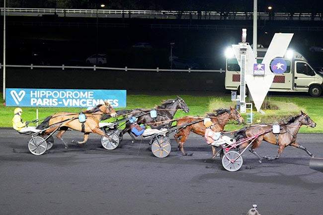 Photo d'arrivée de la course pmu PRIX DE RIBERAC à PARIS-VINCENNES le Dimanche 12 janvier 2025
