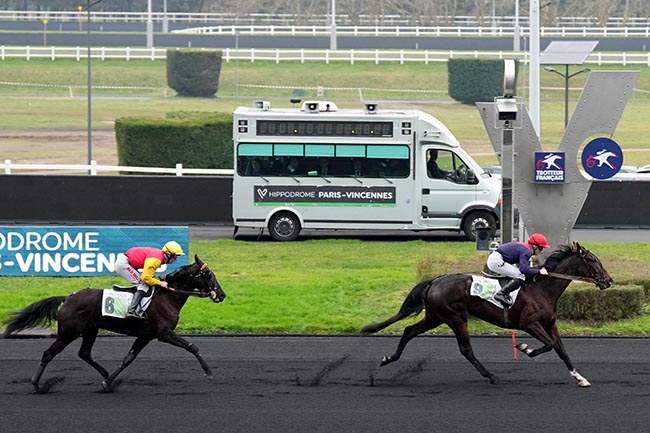 Photo d'arrivée de la course pmu PRIX ROXANE GRIFF à PARIS-VINCENNES le Samedi 18 janvier 2025