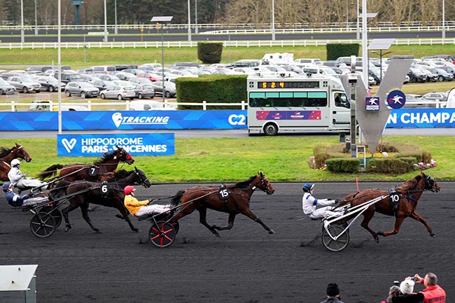Photo d'arrivée de la course pmu PRIX DE CHALONS EN CHAMPAGNE à PARIS-VINCENNES le Samedi 25 janvier 2025