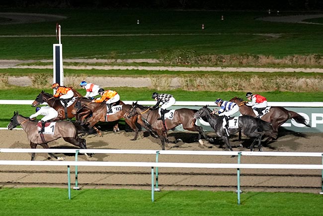 Photo d'arrivée de la course pmu PRIX DES DOCKS VAUBAN à DEAUVILLE le Vendredi 31 janvier 2025