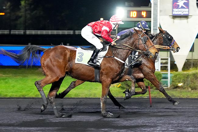 Photo d'arrivée de la course pmu PRIX DOMINIQUE SAVARY à PARIS-VINCENNES le Vendredi 7 février 2025