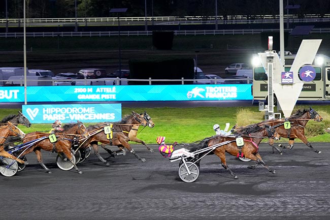 Photo d'arrivée de la course pmu PRIX DE CARQUEBUT à PARIS-VINCENNES le Samedi 8 février 2025