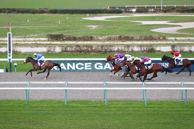 Photo d'arrivée de la course pmu PRIX DU GROS-CHENE DE LIERNU à DEAUVILLE le Samedi 8 février 2025
