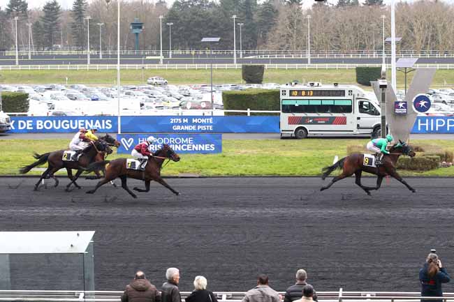 Photo d'arrivée de la course pmu PRIX DE BOUGUENAIS à PARIS-VINCENNES le Dimanche 9 février 2025