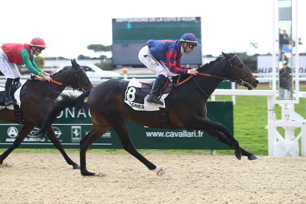 Photo d'arrivée de la course pmu PRIX DES ISSAMBRES à CAGNES-SUR-MER le Lundi 10 février 2025