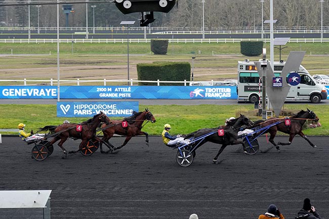 Photo d'arrivée de la course pmu PRIX DE LA GENEVRAYE à PARIS-VINCENNES le Mercredi 12 février 2025