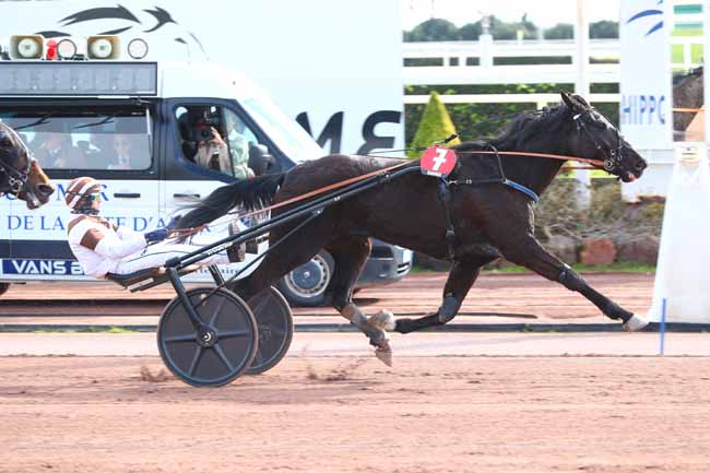 Photo d'arrivée de la course pmu PRIX DE SETUBAL à CAGNES-SUR-MER le Jeudi 13 février 2025