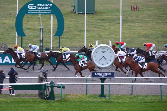 Photo d'arrivée de la course pmu PRIX DU CHEMIN DU BAC à CHANTILLY le Jeudi 13 février 2025