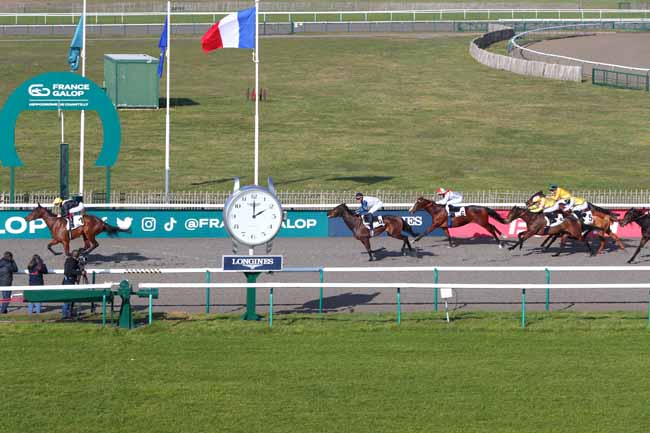 Photo d'arrivée de la course pmu PRIX DU CHATEAU DE LA REINE BLANCHE à CHANTILLY le Vendredi 14 février 2025