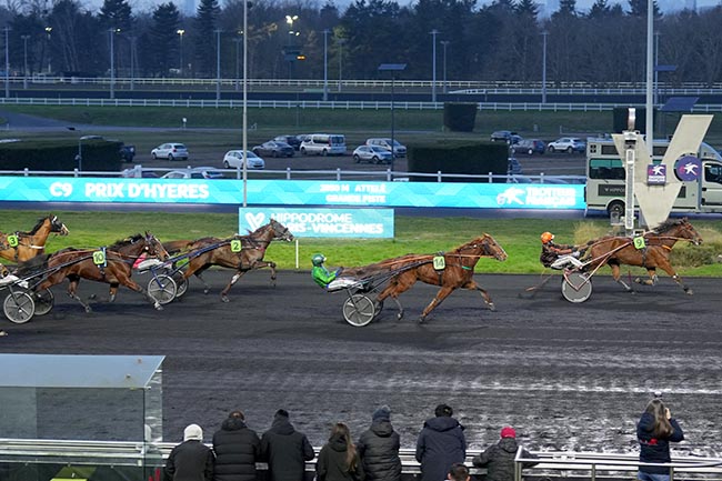 Photo d'arrivée de la course pmu PRIX D'HYERES à PARIS-VINCENNES le Dimanche 16 février 2025