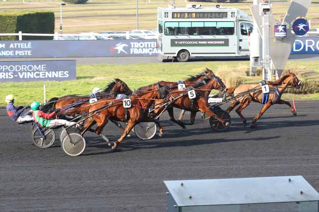Photo d'arrivée de la course pmu PRIX DE JALLAIS à PARIS-VINCENNES le Mardi 18 février 2025