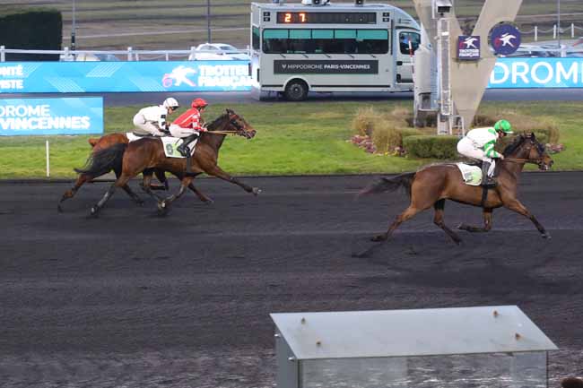 Photo d'arrivée de la course pmu PRIX DE BELLEGARDE à PARIS-VINCENNES le Mardi 18 février 2025