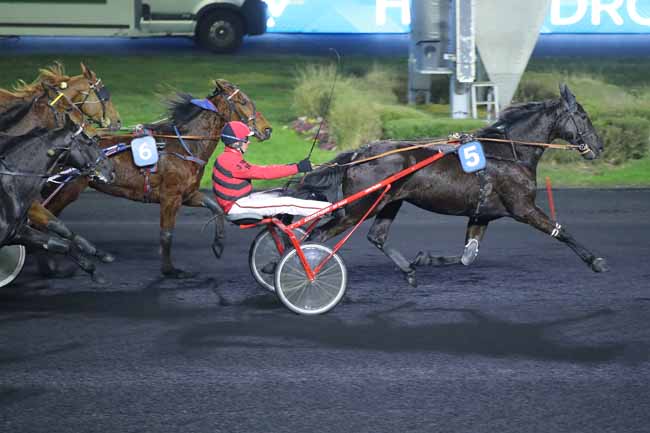 Photo d'arrivée de la course pmu PRIX DU CHESNAY à PARIS-VINCENNES le Mardi 18 février 2025