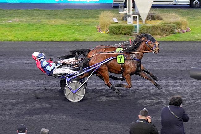 Photo d'arrivée de la course pmu PRIX DE JONCY à PARIS-VINCENNES le Dimanche 23 février 2025