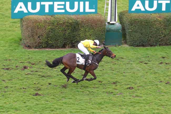 Photo d'arrivée de la course pmu PRIX OISELEUR à AUTEUIL le Lundi 24 février 2025