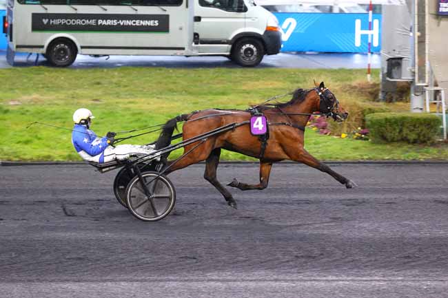 Photo d'arrivée de la course pmu PRIX DE MONPAZIER à PARIS-VINCENNES le Mercredi 26 février 2025