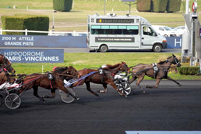 Photo d'arrivée de la course pmu PRIX DE CHAMPTOCE à PARIS-VINCENNES le Samedi 1 mars 2025
